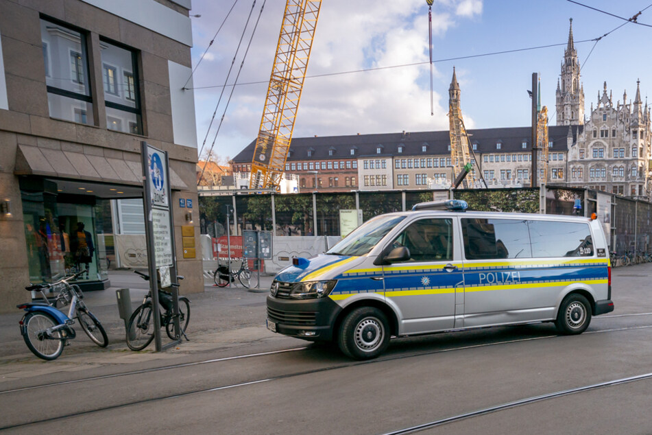 Die Polizei kontrolliert wieder verstärkt, ob sich an die Maßnahmen gehalten wird. (Archiv)