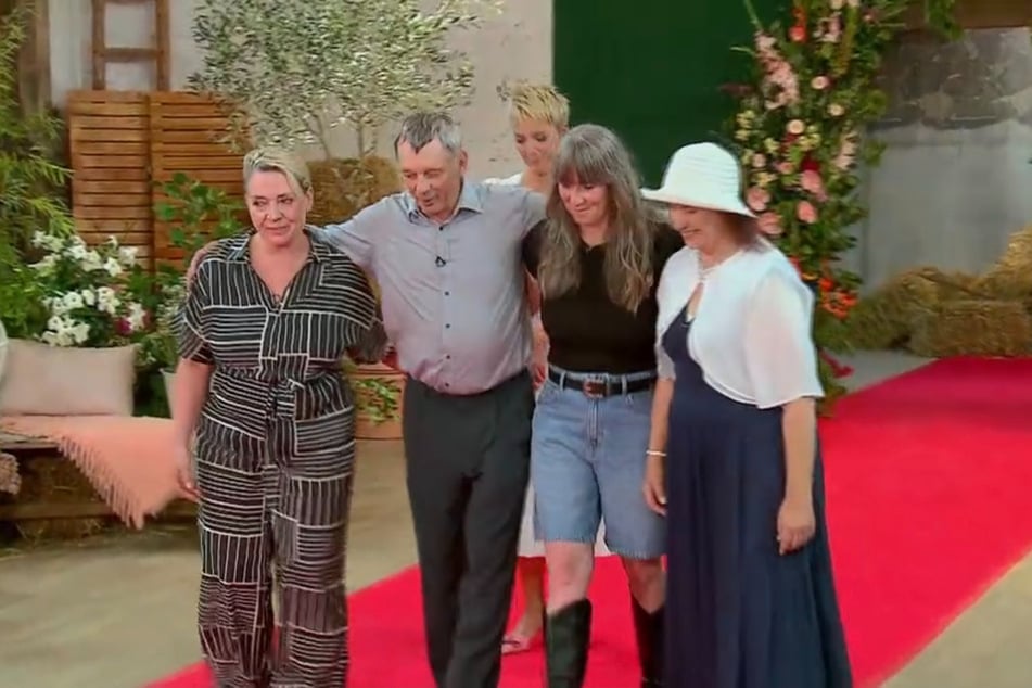 Claudia (l.) und Johann lernten sich schon beim Scheunenfest von "Bauer sucht Frau" kennen.