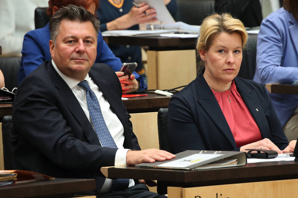 Berlins CDU-Generalsekretär hat am Mittwoch den Rücktritt von Senator Andreas Geisel (56) gefordert und Franziska Giffey (44, beide SPD) als "Regierende auf Abruf" bezeichnet.