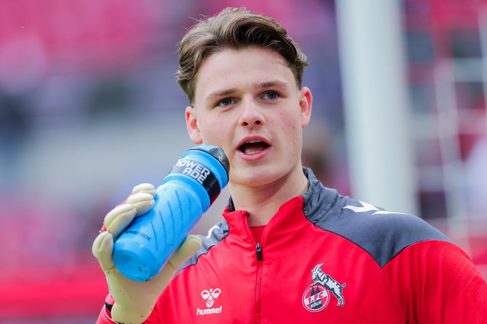 Die einstige Nummer 1 in der Zweiten wird zur Nummer 2 in der Ersten: Torhüter-Talent Jonas Urbig (21) wechselt offenbar von Köln nach München.