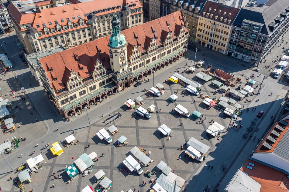 Normalerweise findet der Wochenmarkt vor dem Alten Rathaus statt. Ab dem 11. November muss er aber zwischenzeitlich umziehen. (Archivbild)