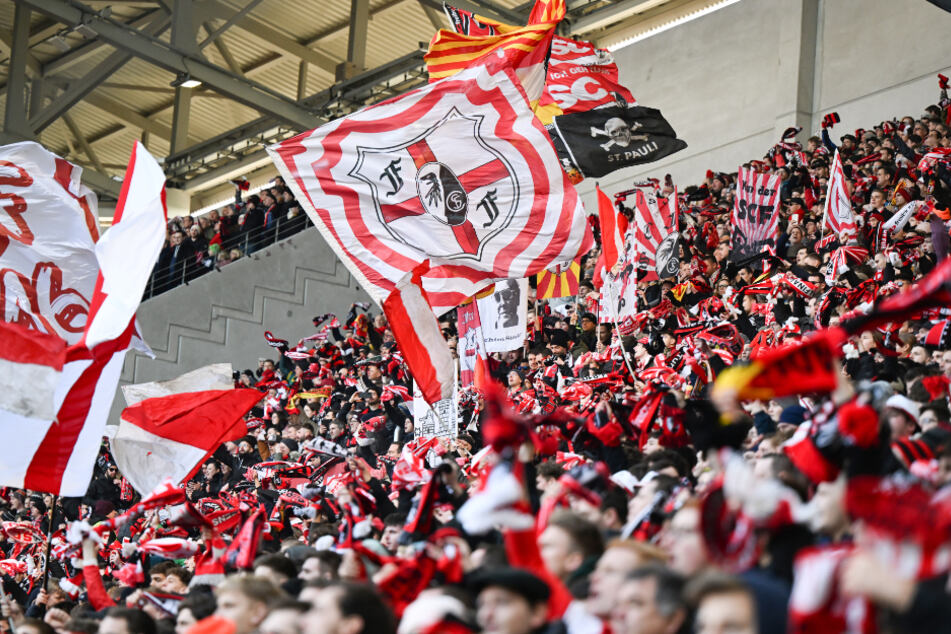 Die Freiburger Fans durften sich zwar über einen Heimsieg freuen, wurden jedoch von den Stuttgarter Anhängern im Gästeblock beim Abmarsch attackiert.