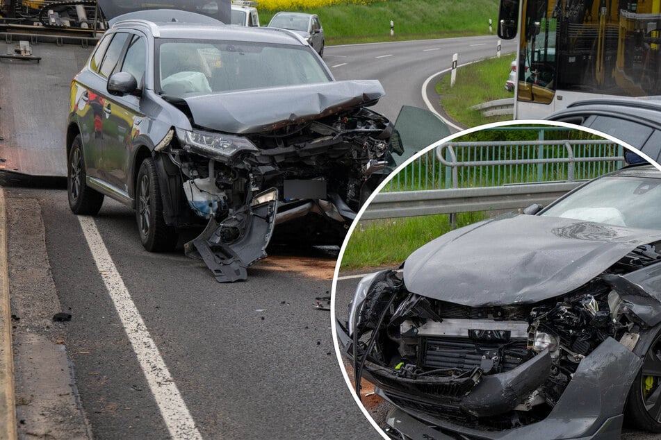 Zwei Verletzte nach schwerem Unfall: Fahrzeuge krachen in Sachsen zusammen