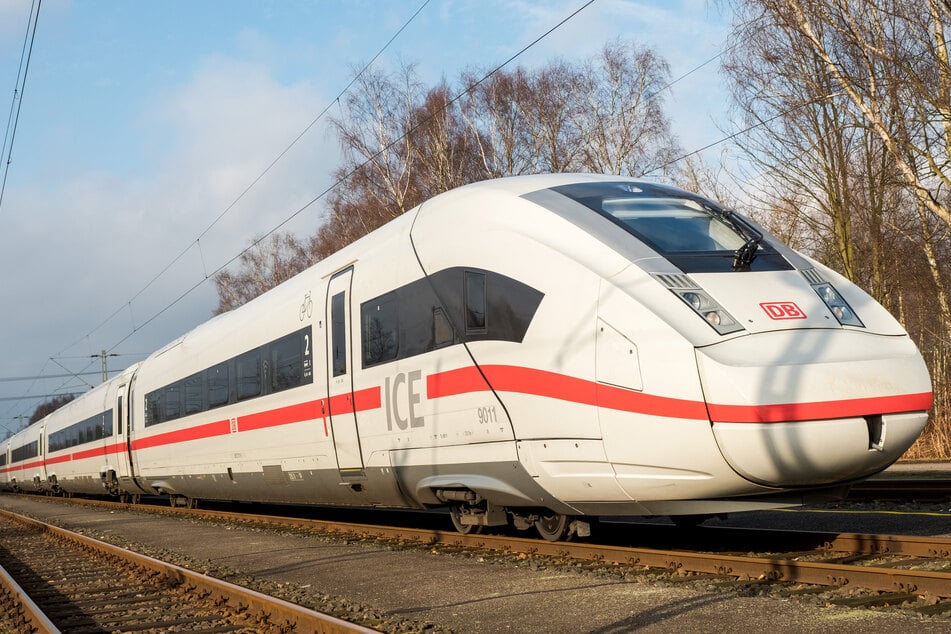 Ein ICE der Baureihe 412 rauschte am Montag ohne zu Halten am Würzburger Hauptbahnhof vorbei. (Symbolfoto)