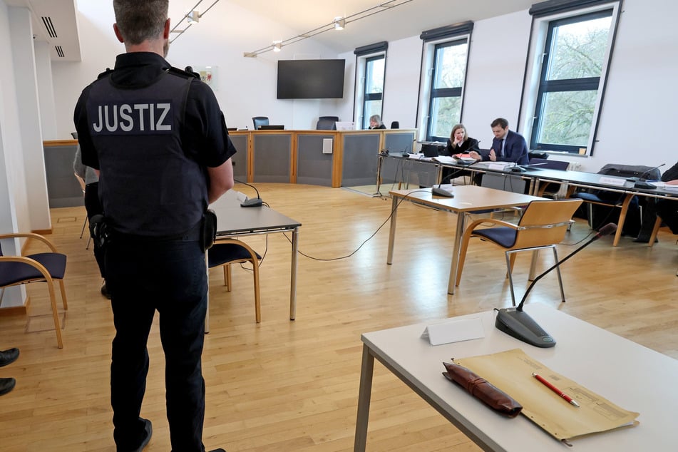 Seit Dienstag muss sich ein Jugendlicher für die Tötung des sechsjährigen Joel vor dem Landgericht Neubrandenburg verantworten.
