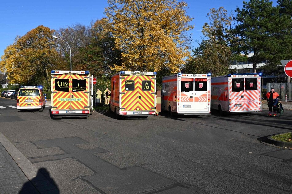 Der Unfall forderte den Einsatz mehrerer Kräfte von Feuerwehr und Notarzt.