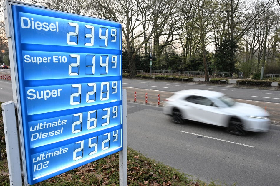 Die Spritpreise stiegen nach Ausbruch des Iran-Kriegs massiv in die Höhe.