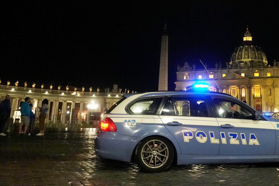 Auto rast durch Tor in Vatikanstaat: "psychophysisch Gestörter" festgenommen