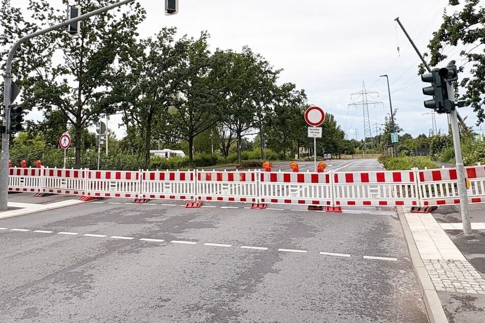 Durch die Bauarbeiten von SachsenEnergie war die Michaelisstraße auf Höhe des Sconto-Möbelhauses vollständig gesperrt.