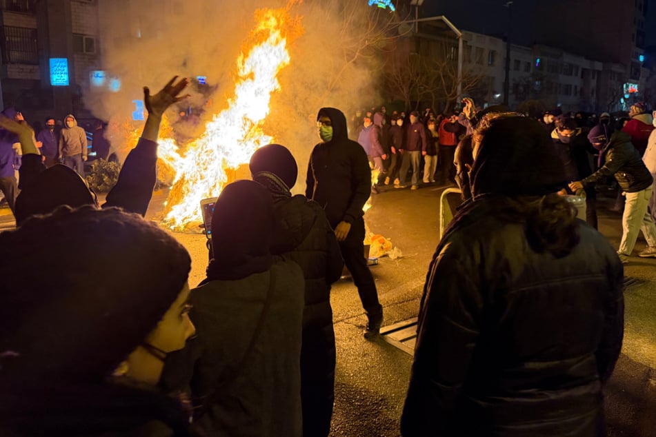 Iraner bei einem Protest gegen die Regierung in Teheran.