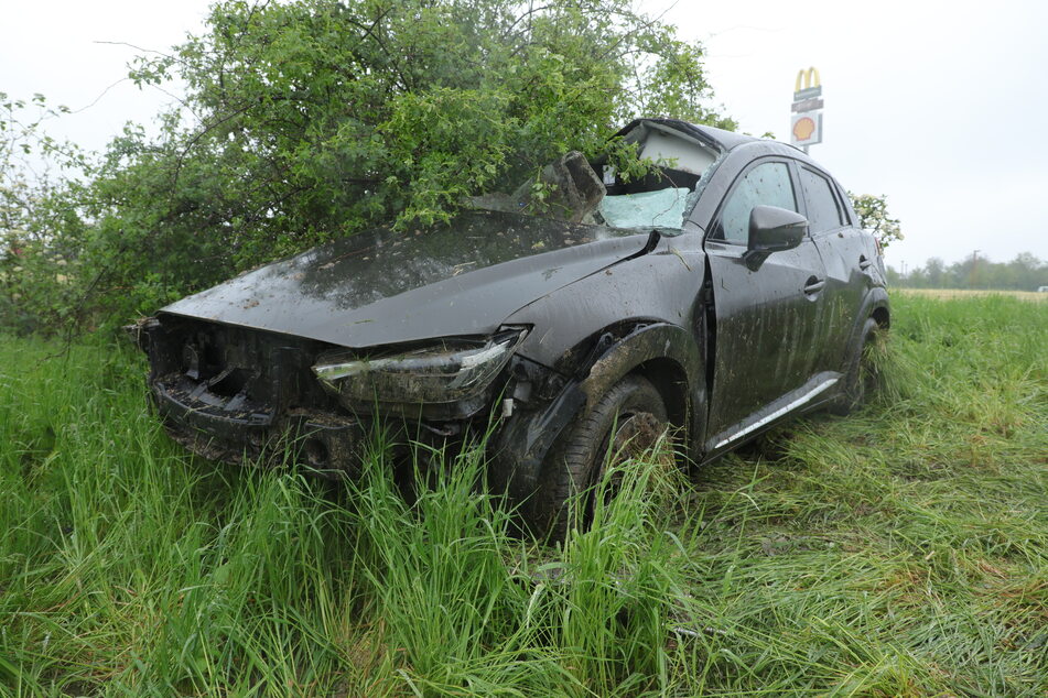 Der Mazda erlitt durch den Crash einen Totalschaden.