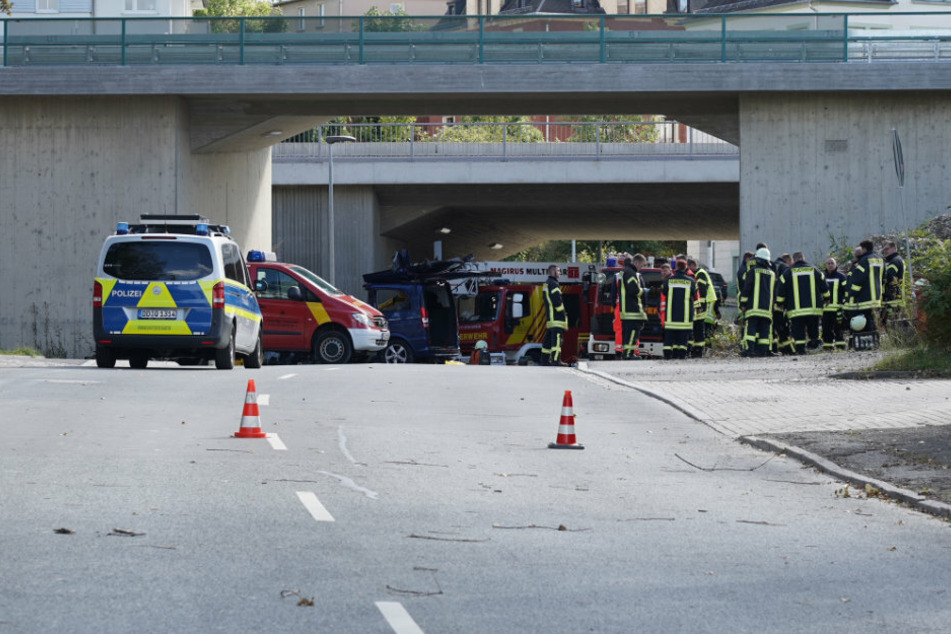 Ein Mercedes-Fahrer ist am Sonntag in Falkenstein im Vogtland tödlich verunglückt.