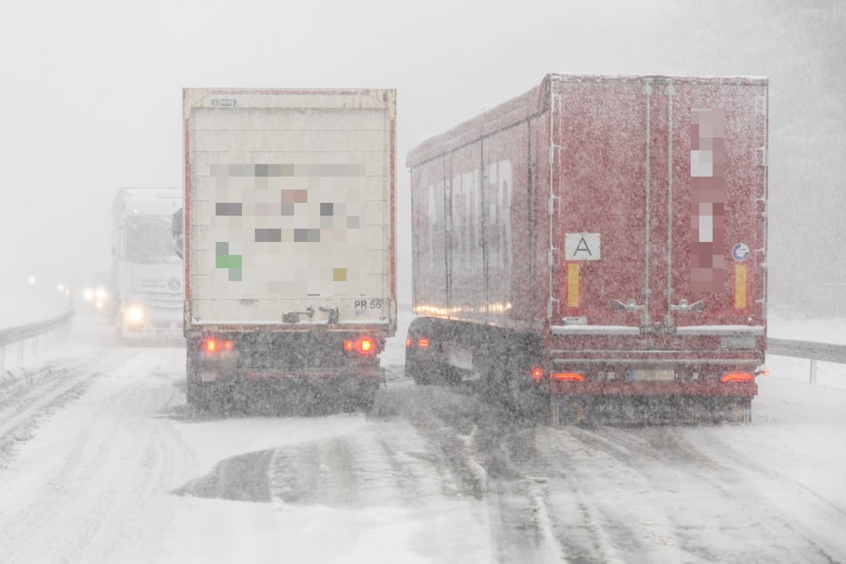 Sturm "Zoltan" sorgt für Schneechaos auf Sachsens Straßen