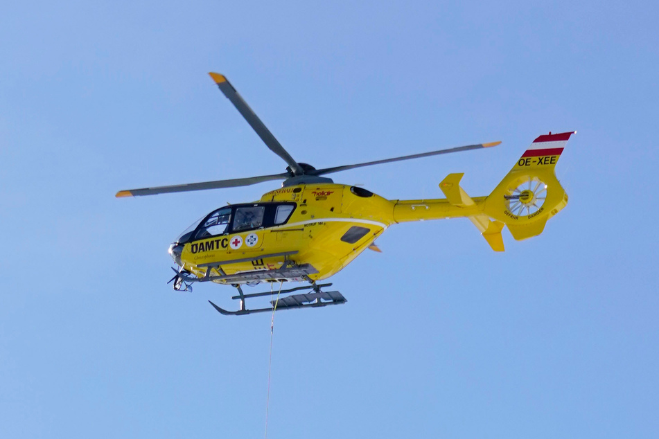 Ein Notarzt wurde per Hubschrauber eingeflogen, konnte aber nur noch den Tod der Frau feststellen. (Symbolbild)