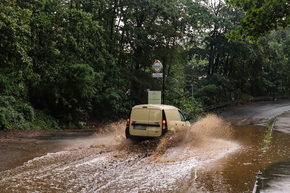 Auch an der Lößnitzgrundstraße in Radebeul kam es zu Überschwemmungen.