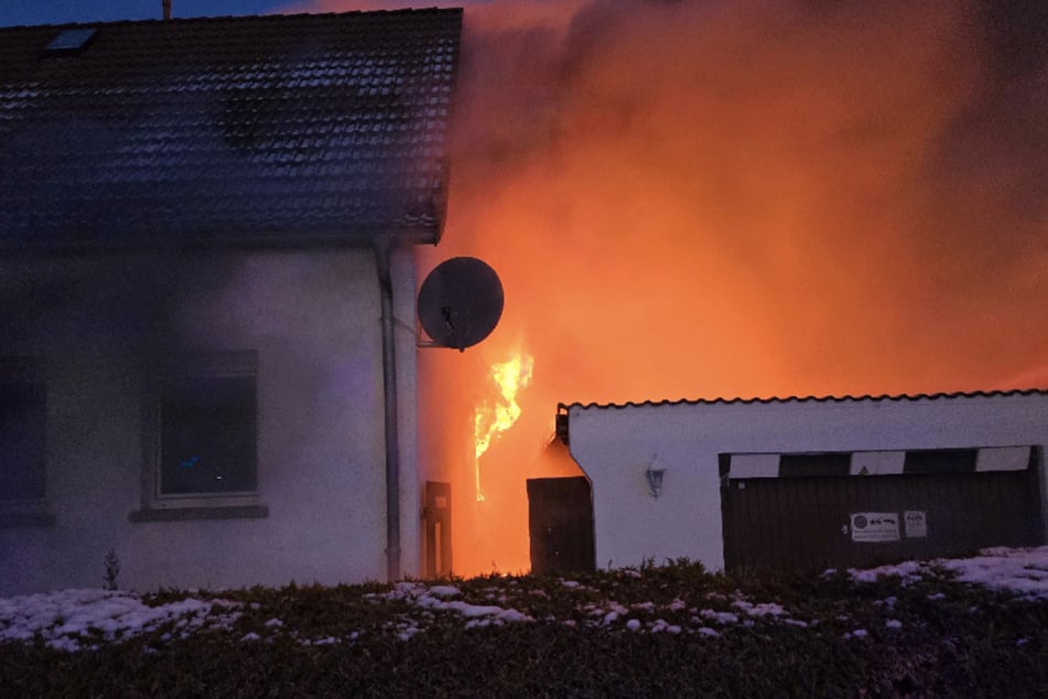 Das Feuer ging schnell auf das gesamte Haus über.