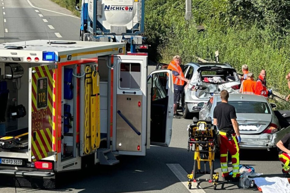 Durch den Unfall musste die A57 in Richtung Krefeld für knapp zwei Stunden voll gesperrt werden.