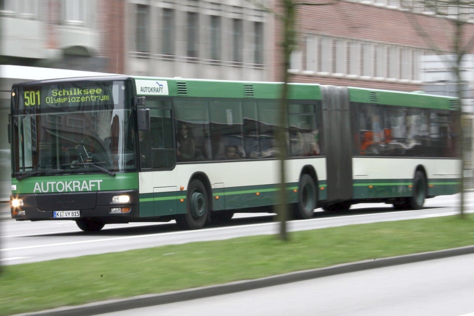 Wer in Schleswig-Holstein auf den Bus angewiesen ist, muss auf den Streik einstellen. (Archivbild)