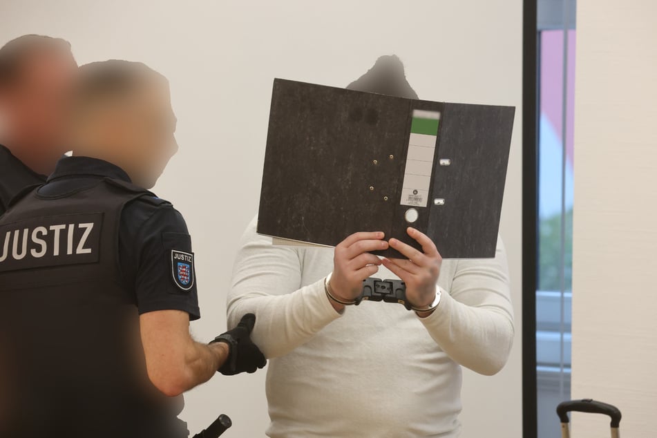 Zum Prozessauftakt am Landgericht Erfurt sagte der Verteidiger des 34-Jährigen, dass sein Mandant alle ihm vorgeworfenen Taten bis auf eine Vergewaltigung in vollem Umfang einräume. (Archivbild)