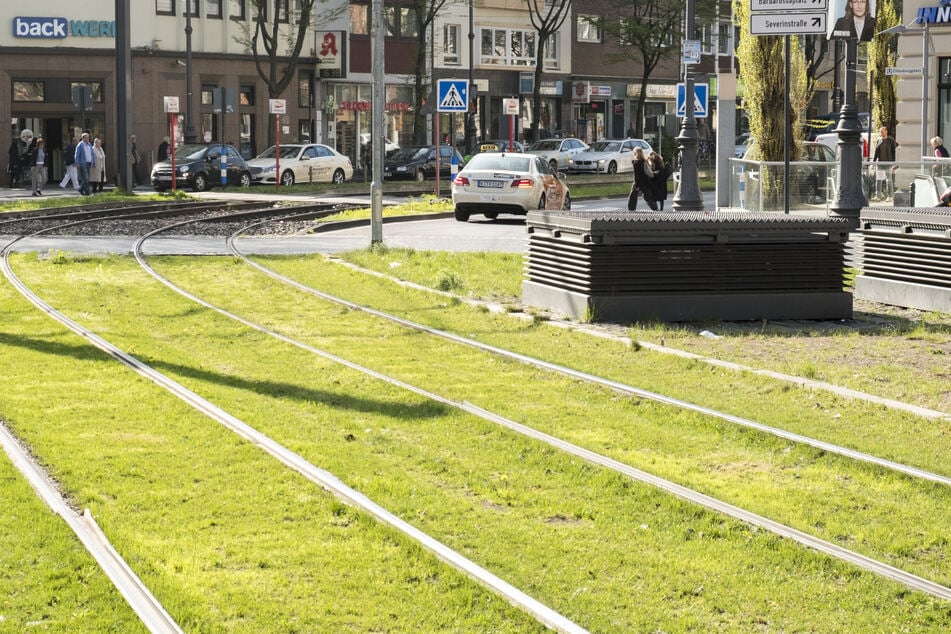 Am "Chlodwigplatz" wurde bereits ein Grüngleis angelegt, zwischen "Barbarossaplatz" und "Eifelstraße" soll nun ein weiteres folgen.