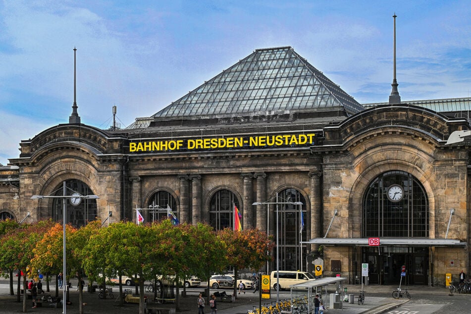 Am Bahnhof Neustadt sorgte eine aggressive Bahnfahrerin für Ärger. (Archivbild)
