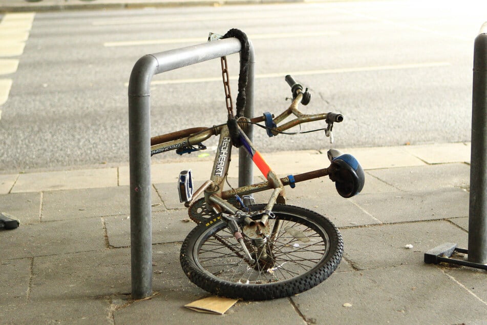 Hinterlassenschaften von kaum auffindbaren Dieben: Sogenannte "Fahrradleichen" sind keine Seltenheit in Sachsens Großstädten. (Symbolbild)
