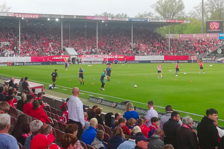 Volle Hütte: Der Heimbereich im Cottbuser LEAG Energie Stadion war restlos ausverkauft.