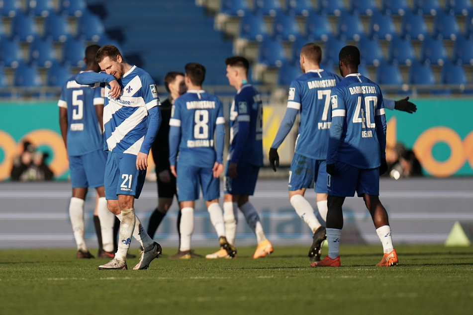 Die Kicker des SV Darmstadt 98 waren nach der 1:2-Pleite gegen Hannover 96 sichtlich bedient.