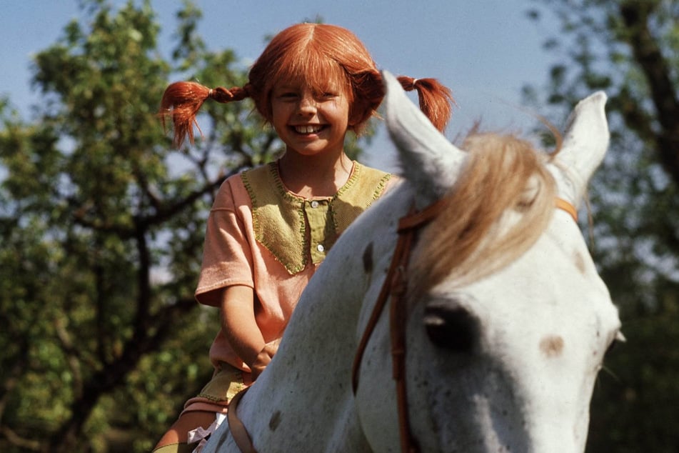 Pippi auf dem Kleinen Onkel. Der lebt natürlich nicht mehr. Das Bild ist über 50 Jahre alt!