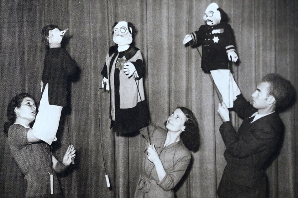 Schon im Jahr 1954 waren Puppen in Zwickau beliebt: Damals wurde "Kaiser Hochhinaus der Letzte" geprobt.