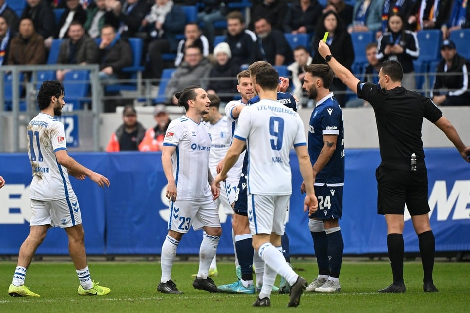 Baris Atik holte sich in der Nachspielzeit noch den zweiten Gelben Karton ab.