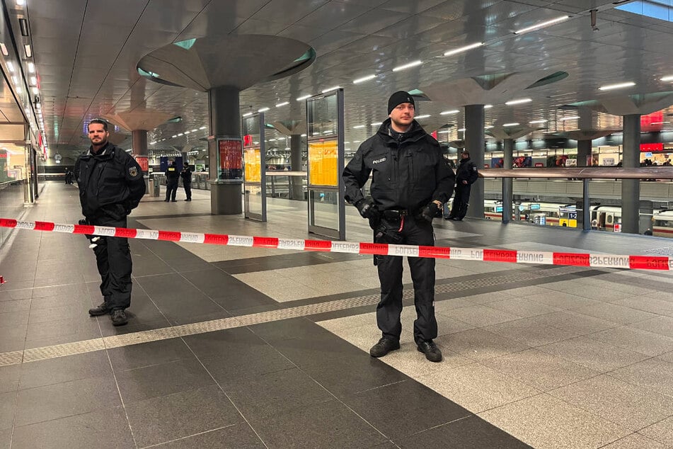 Der Bereich um den Ort des Geschehens am Berliner Hauptbahnhof ist weiträumig abgesperrt worden.
