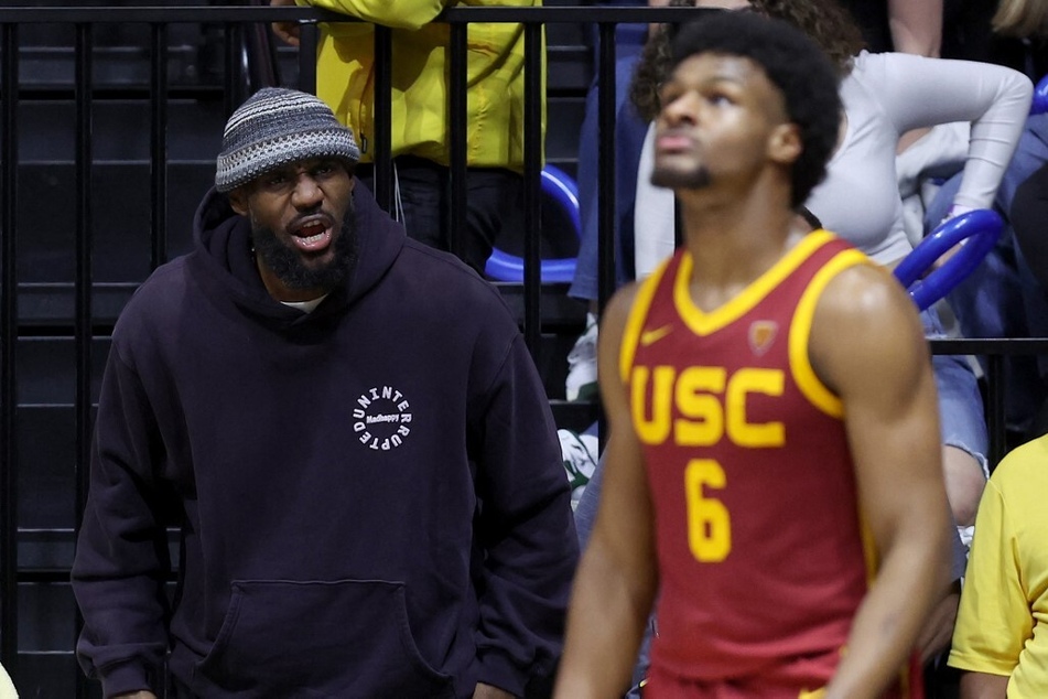 Fans blamed LeBron James (l.) for Bronny James' extreme media attention after his removal from ESPN's 2024 NBA mock draft, saying he has put the attention and pressure on his son.