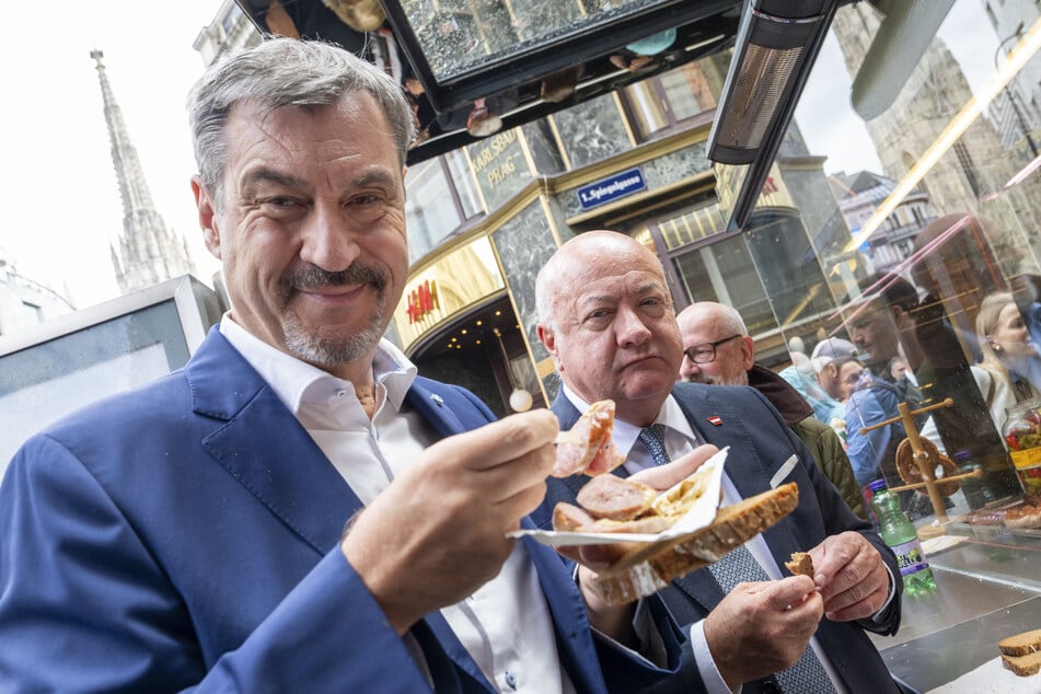 Laut der Chefin der Grünen-Jugend sei Ministerpräsident Markus Söder (58, CSU, l.) nur am Essen und TikToks aufnehmen. (Archivbild)