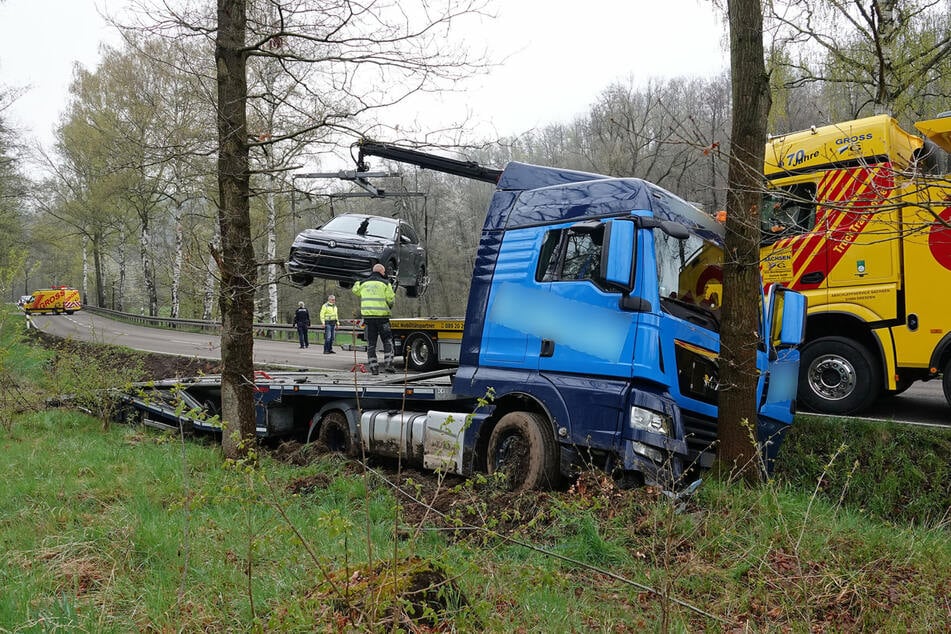 Der 71-Jährige hatte Glück im Unglück. Zwar rutschte er in den Straßengraben, stieß aber nicht mit einem Baum zusammen.