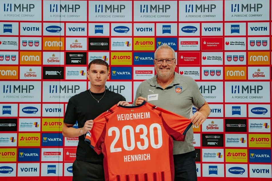 Flügeltalent Paul Hennrich (21, l.) hat beim 1. FC Heidenheim unterschrieben.