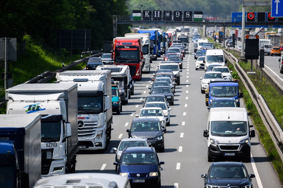 Die Polizei nahm einen Autofahrer auf der A2 hops. (Symbolbild)