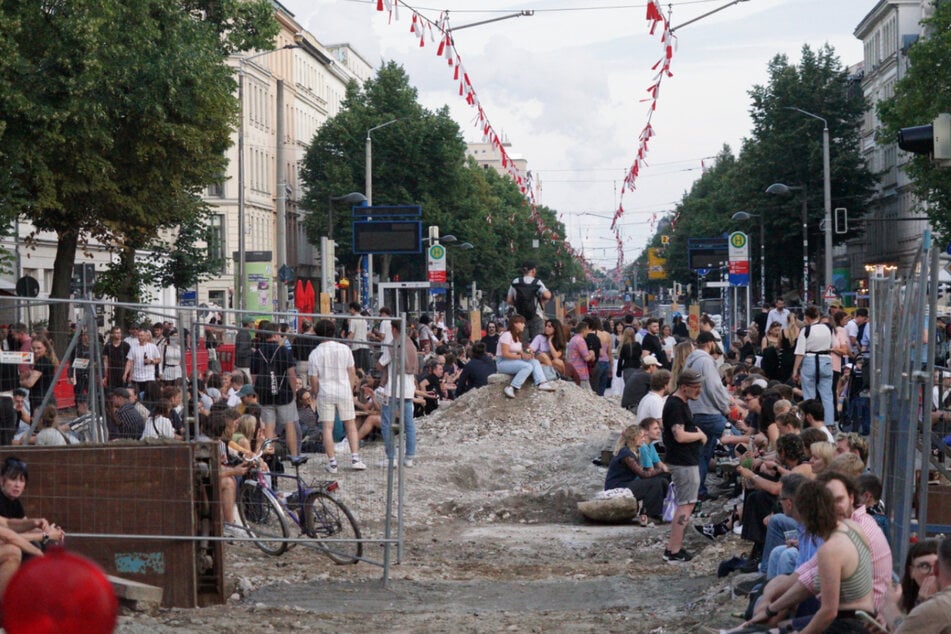 Vor allem am Wochenende versammeln sich zahlreiche Feiernde auf der Karli.