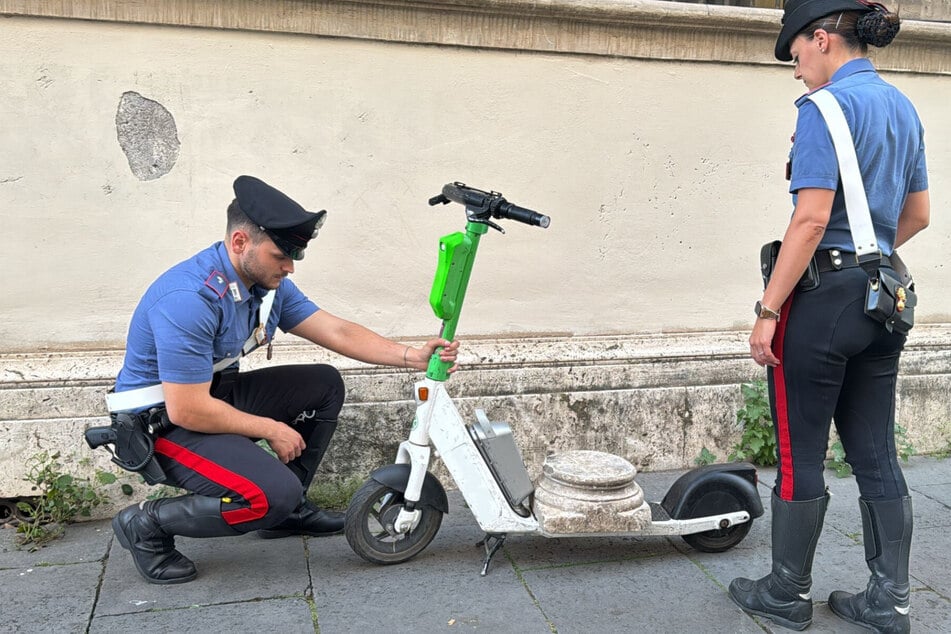 Scurrilous action: German tourist rides through Rome on an antique column base on an e-scooter