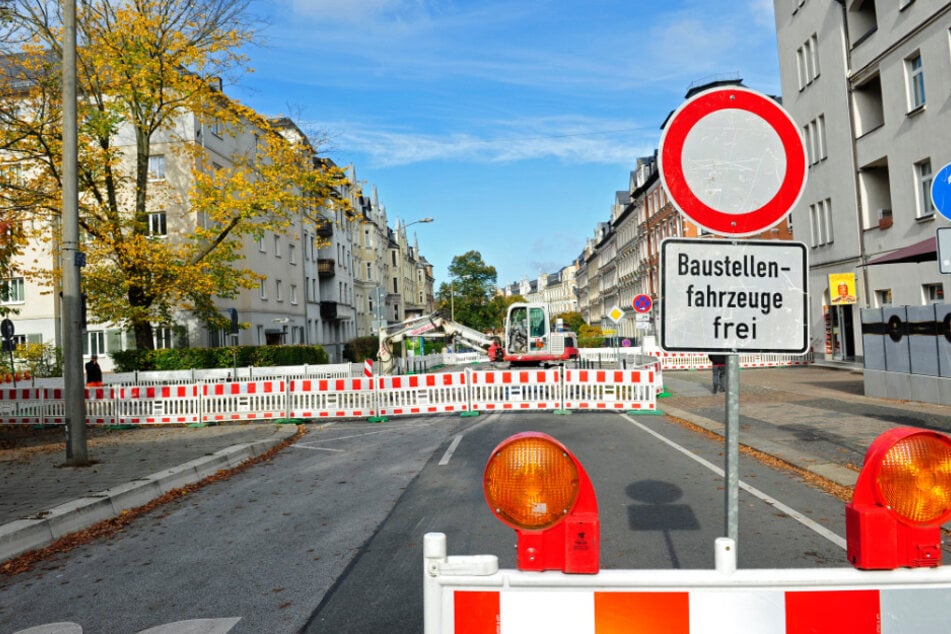 Seit Montag wird auf der Barbarossastraße gebaut. Die Straße ist bis zum 29. November voll gesperrt.