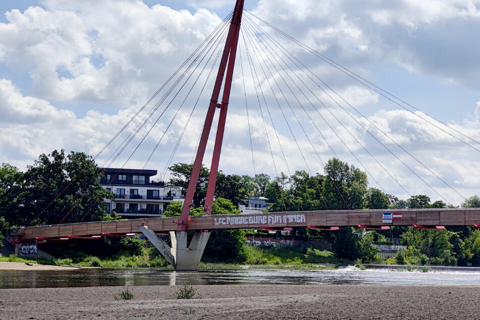 Innerhalb eines halben Jahres sind durch Graffiti von FCM-Liebhabern 20.000 Euro Schaden an der Wasserfall-Brücke entstanden.