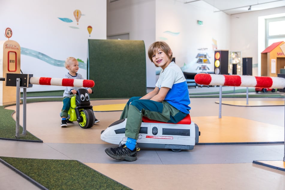 Hier darf man schon ein paar Jahre vor dem Führerschein die Abläufe im Straßenverkehr testen.