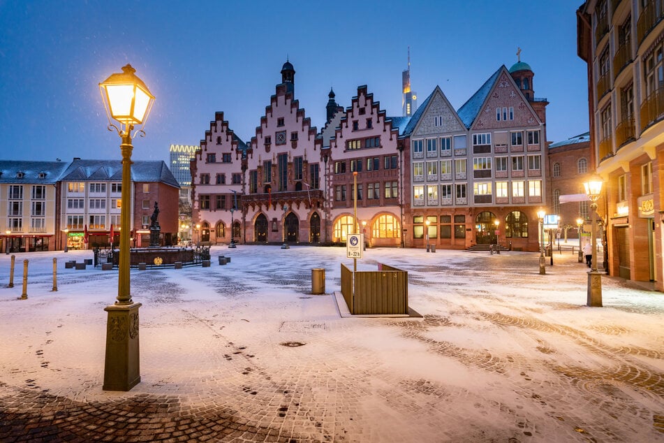 Wer in Frankfurt vor die Tür muss, sollte sich warm anziehen.