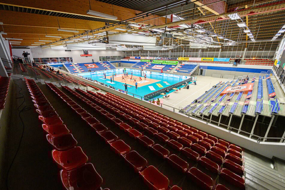 Die Margon Arena kann jetzt saniert werden. Der Bund gibt 2,25 Millionen Euro dazu. Das gibt der Stadt Spielräume.