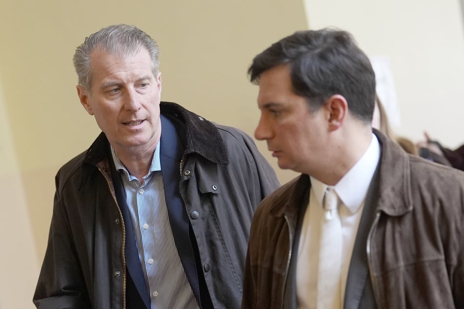 Stephan Hensel (51) mit seinem Anwalt Philip von der Meden Ende März im Landgericht Hamburg. Heute ist der Vater der Block-Kinder nicht anwesend, lediglich sein Anwalt ist im Gerichtssaal.