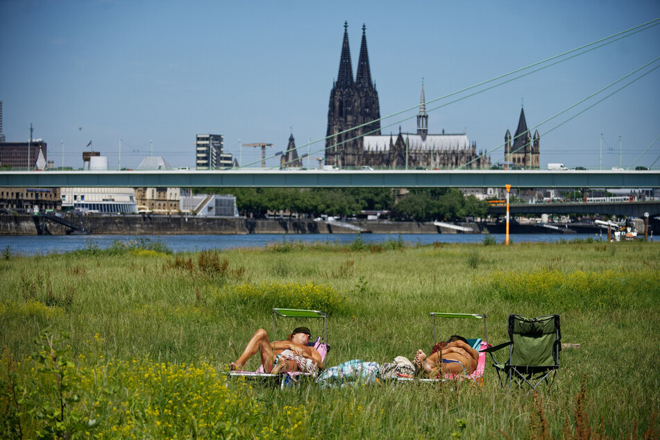 Noch bis zum Sonntag müssen sich die Menschen in NRW mit dem kühlen Wetter zufriedengeben, spätestens dann aber wird es hochsommerlich. (Symbolfoto)