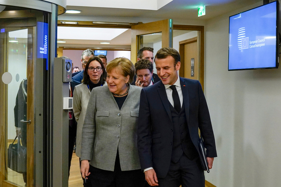 Bundeskanzlerin Angela Merkel (CDU) und Frankreichs Staatschef Emmanuel Macron wollen kurzfristig eine gemeinsame Initiative für eine europäische Antwort auf die Corona-Krise vorstellen.