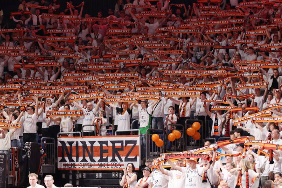 Rund 2000 Fans reisten am Sonntag den Niners nach Berlin.