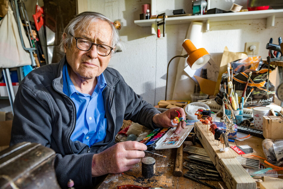 Noch immer arbeitet Günter Rätz (86) in seiner Werkstatt an Puppen für neue Werke - und für seinen letzten großen Streifen.