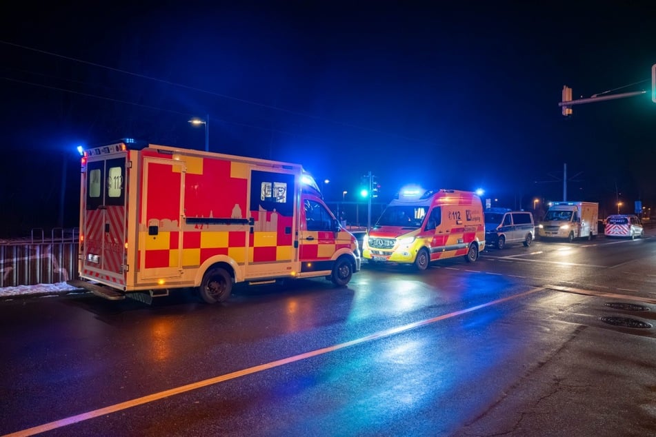 Mehrere Einsatzfahrzeuge rückten am Montagabend an.